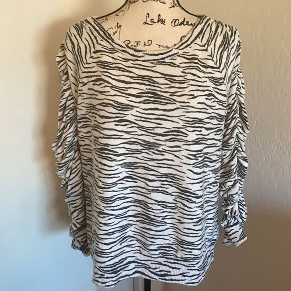 Chaser Zebra Print Shirred Pullover Lightweight Sweatshirt - Picture 8 of 14